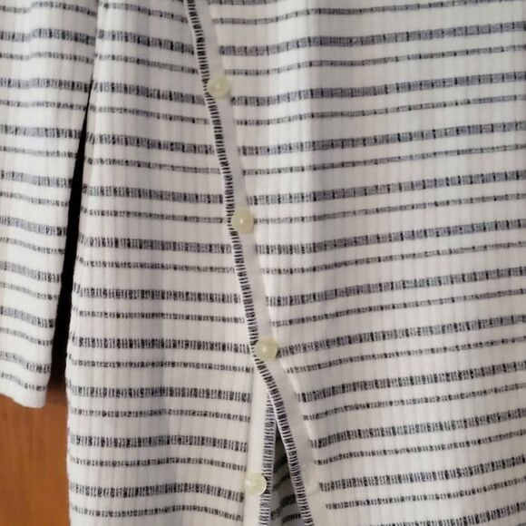 Women's Chico's Size 0 or Small Long Sleeve Top Tunic - Picture 2 of 6